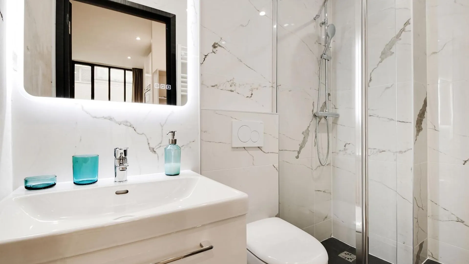 Elegant Appartement Neuf 2 Bdr 6P - Republique Paris 0*,  France